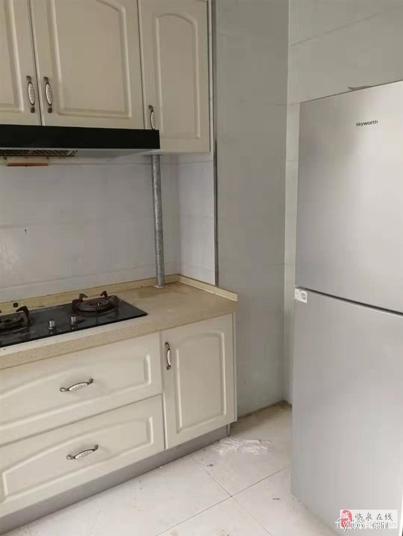 利华中央公馆3室2厅家具家电齐全2万5包物